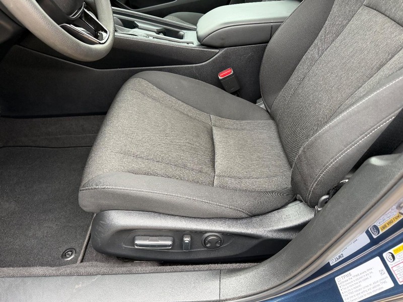 Honda Accord Sedan Vehicle Full-screen Gallery Image 19