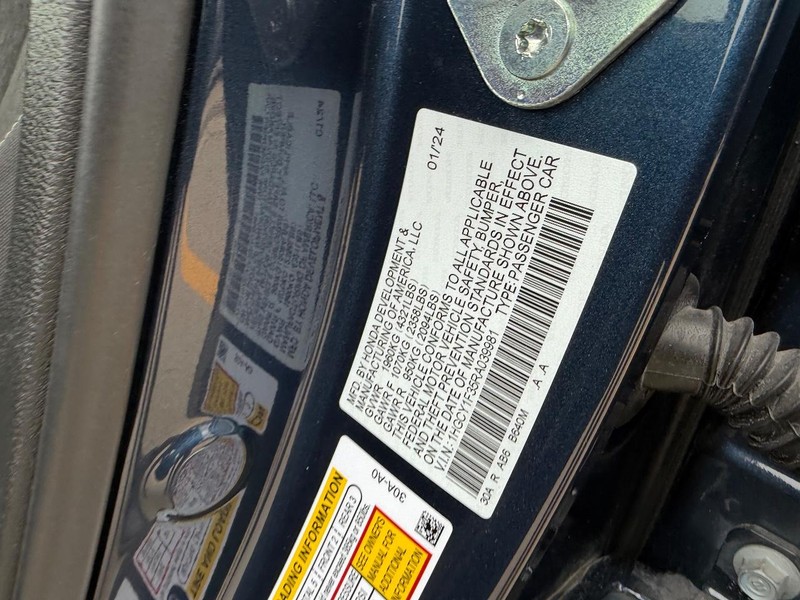 Honda Accord Sedan Vehicle Full-screen Gallery Image 22