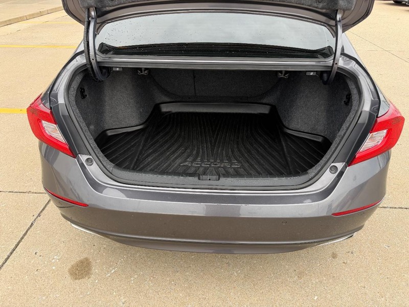 Honda Accord Hybrid Vehicle Full-screen Gallery Image 04