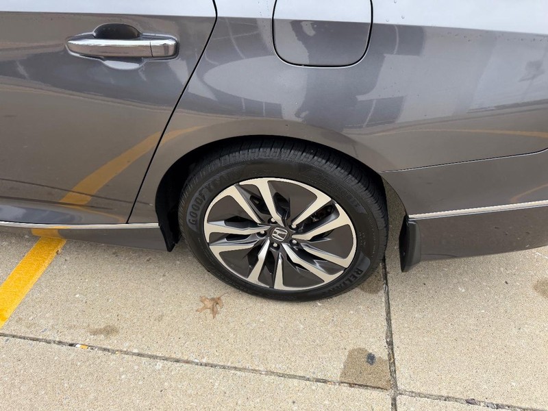 Honda Accord Hybrid Vehicle Full-screen Gallery Image 05