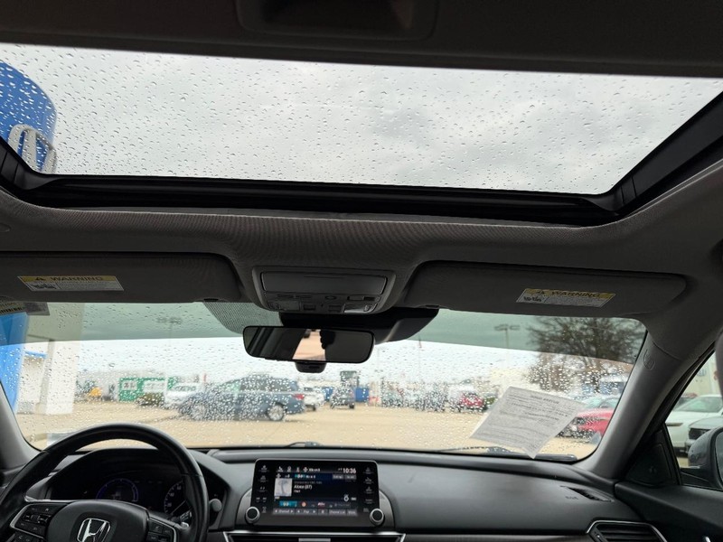 Honda Accord Hybrid Vehicle Full-screen Gallery Image 09