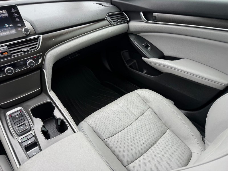 Honda Accord Hybrid Vehicle Full-screen Gallery Image 17