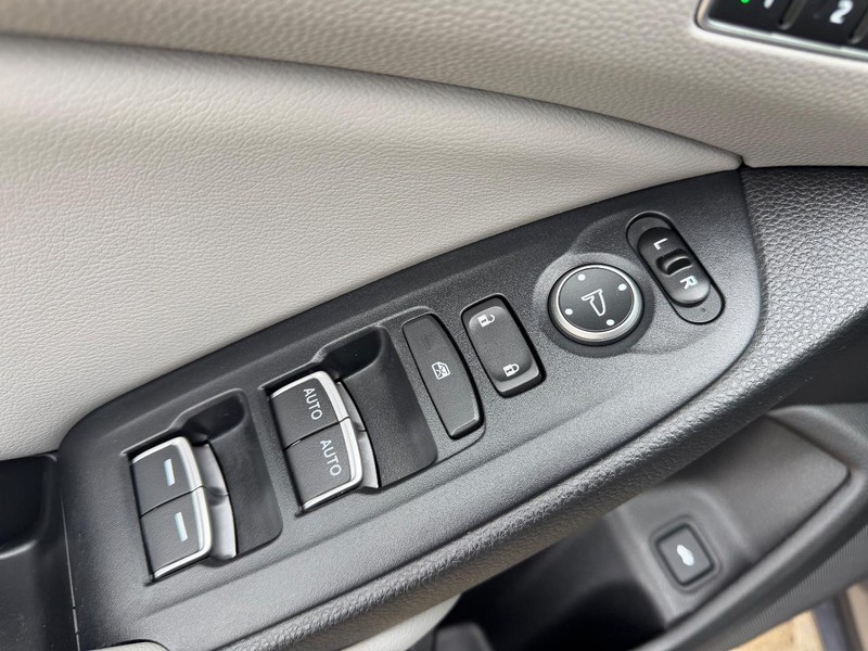 Honda Accord Hybrid Vehicle Full-screen Gallery Image 18