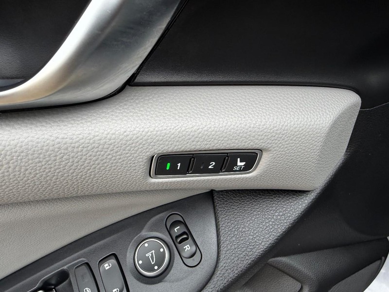 Honda Accord Hybrid Vehicle Full-screen Gallery Image 19