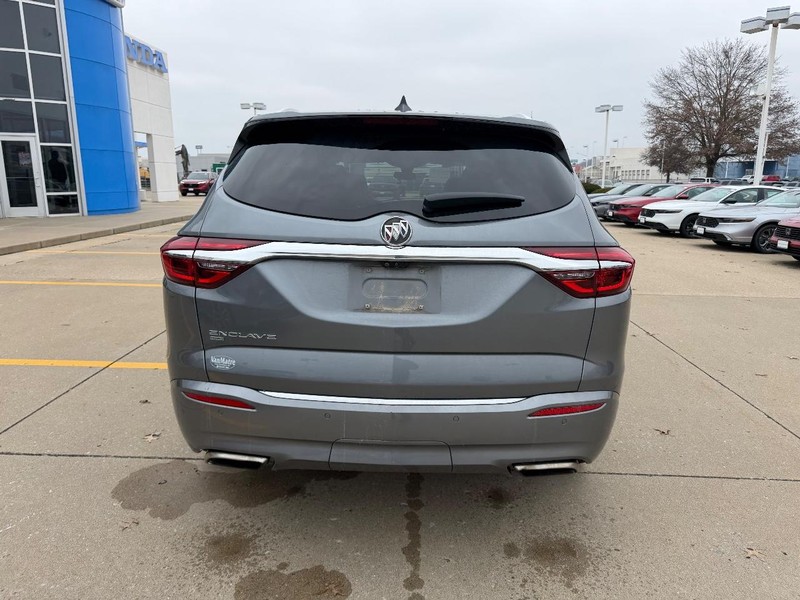 Buick Enclave Vehicle Full-screen Gallery Image 03