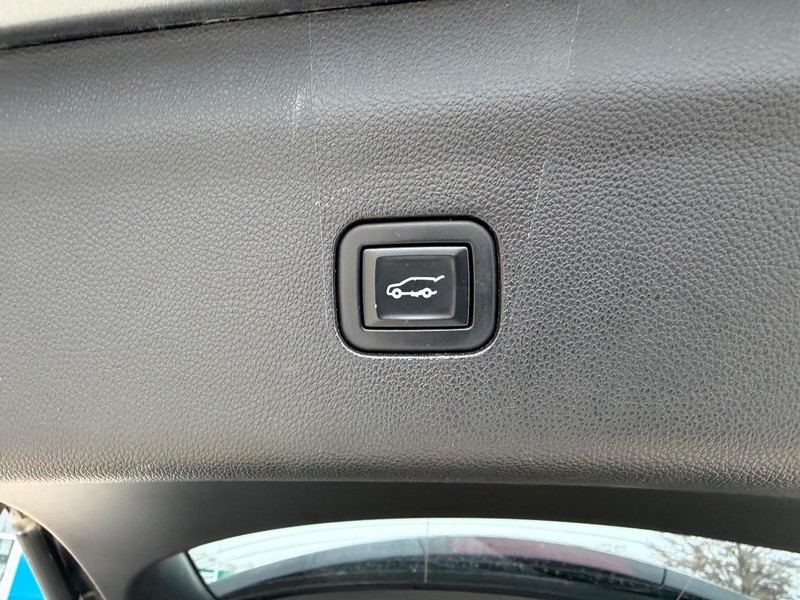 Buick Enclave Vehicle Full-screen Gallery Image 05