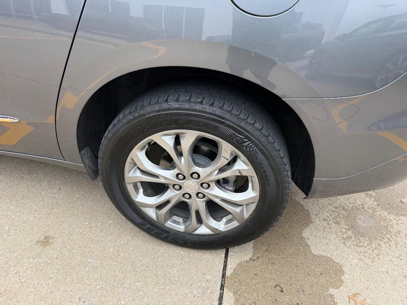 Buick Enclave Vehicle Full-screen Gallery Image 06