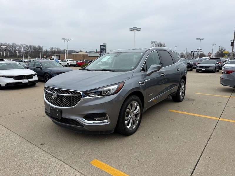 Buick Enclave Vehicle Full-screen Gallery Image 07