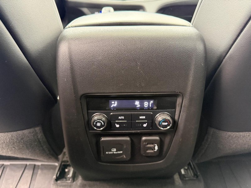 Buick Enclave Vehicle Full-screen Gallery Image 12