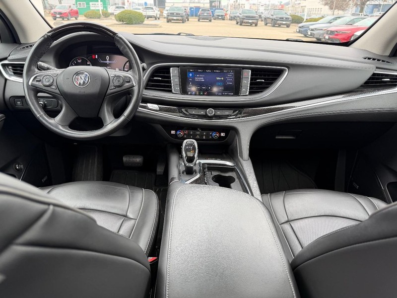 Buick Enclave Vehicle Full-screen Gallery Image 13