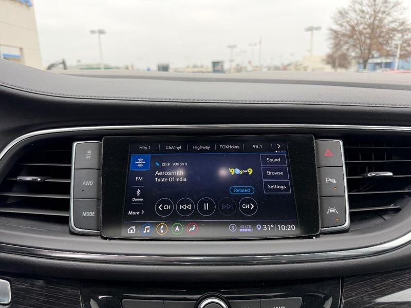 Buick Enclave Vehicle Full-screen Gallery Image 17