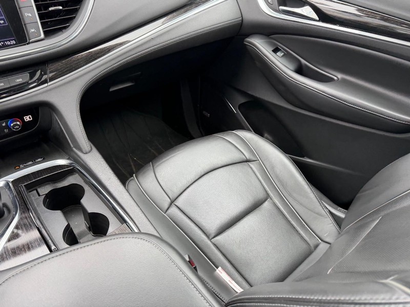 Buick Enclave Vehicle Full-screen Gallery Image 20