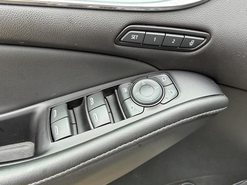 Buick Enclave Vehicle Full-screen Gallery Image 21