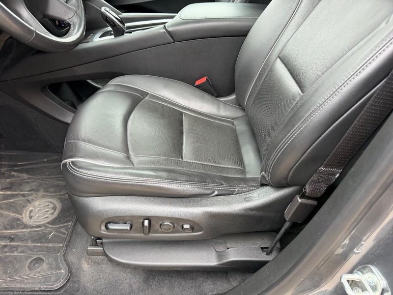 Buick Enclave Vehicle Full-screen Gallery Image 22