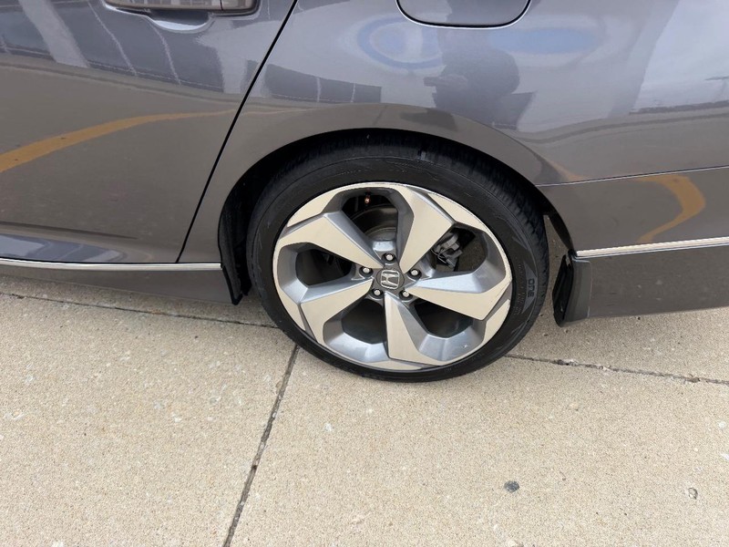 Honda Accord Sedan Vehicle Full-screen Gallery Image 06