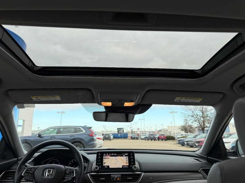 Honda Accord Sedan Vehicle Full-screen Gallery Image 10