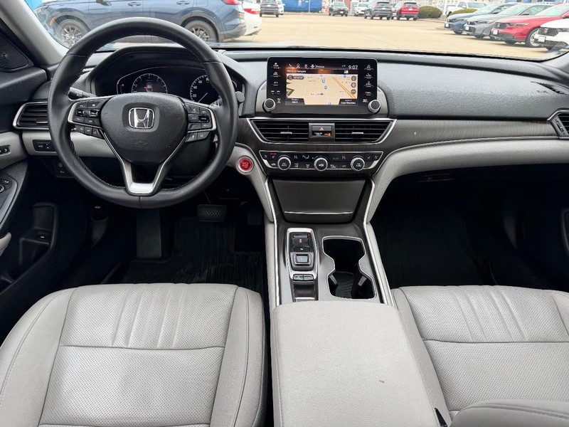 Honda Accord Sedan Vehicle Full-screen Gallery Image 11