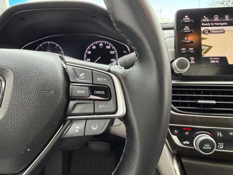 Honda Accord Sedan Vehicle Full-screen Gallery Image 14