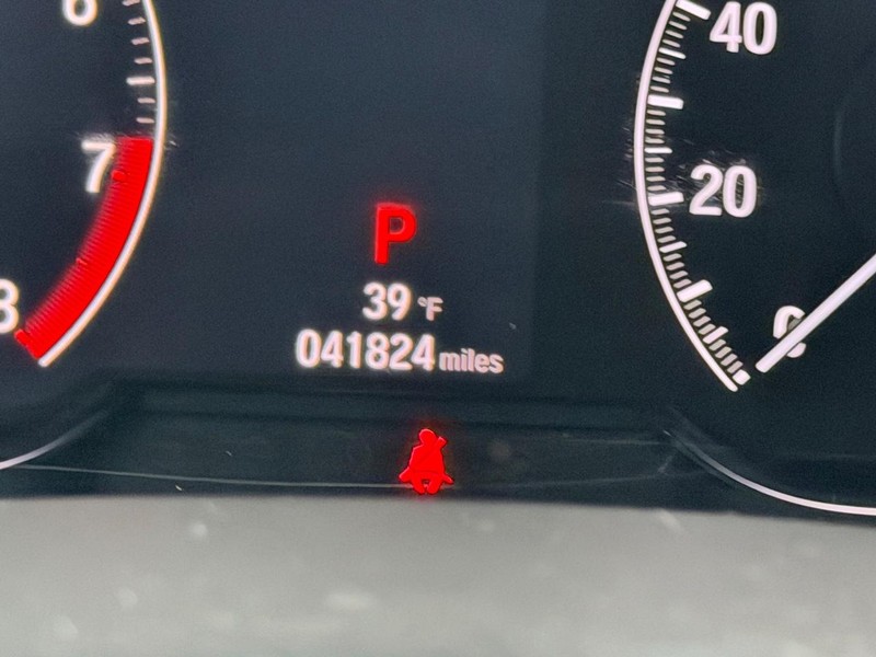 Honda Accord Sedan Vehicle Full-screen Gallery Image 22