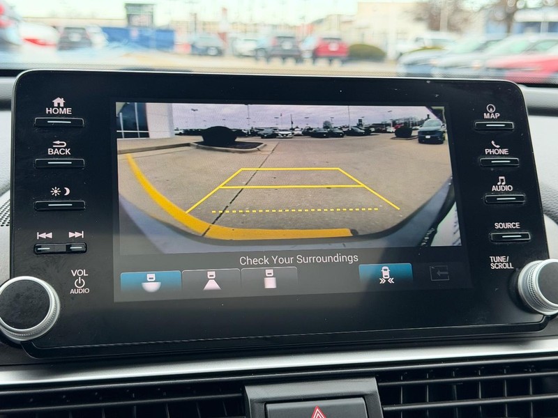 Honda Accord Sedan Vehicle Full-screen Gallery Image 23