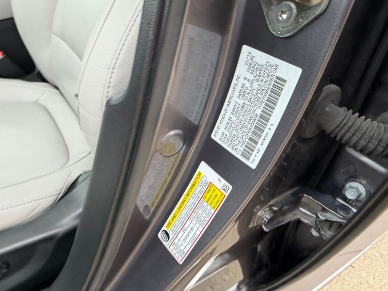 Honda Accord Sedan Vehicle Full-screen Gallery Image 24