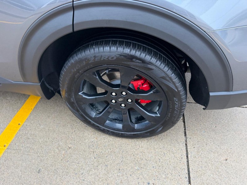 Ford Explorer Vehicle Full-screen Gallery Image 06