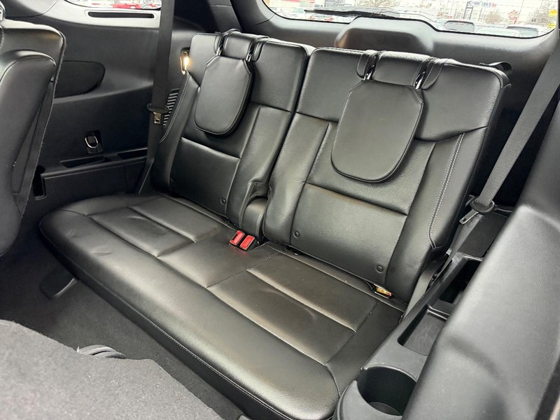 Ford Explorer Vehicle Full-screen Gallery Image 09