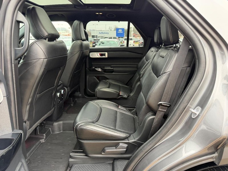 Ford Explorer Vehicle Full-screen Gallery Image 10