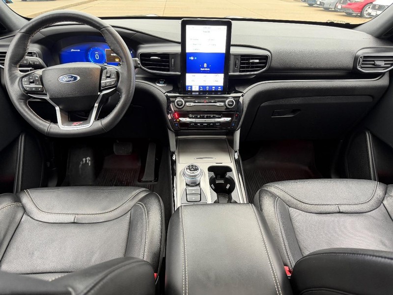 Ford Explorer Vehicle Full-screen Gallery Image 13