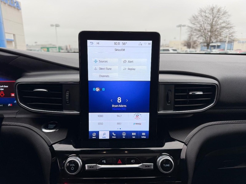 Ford Explorer Vehicle Full-screen Gallery Image 17