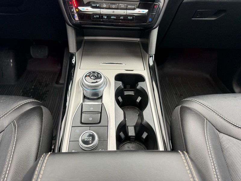 Ford Explorer Vehicle Full-screen Gallery Image 19