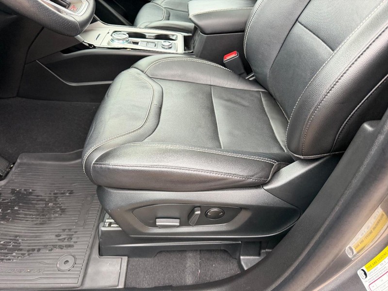 Ford Explorer Vehicle Full-screen Gallery Image 23