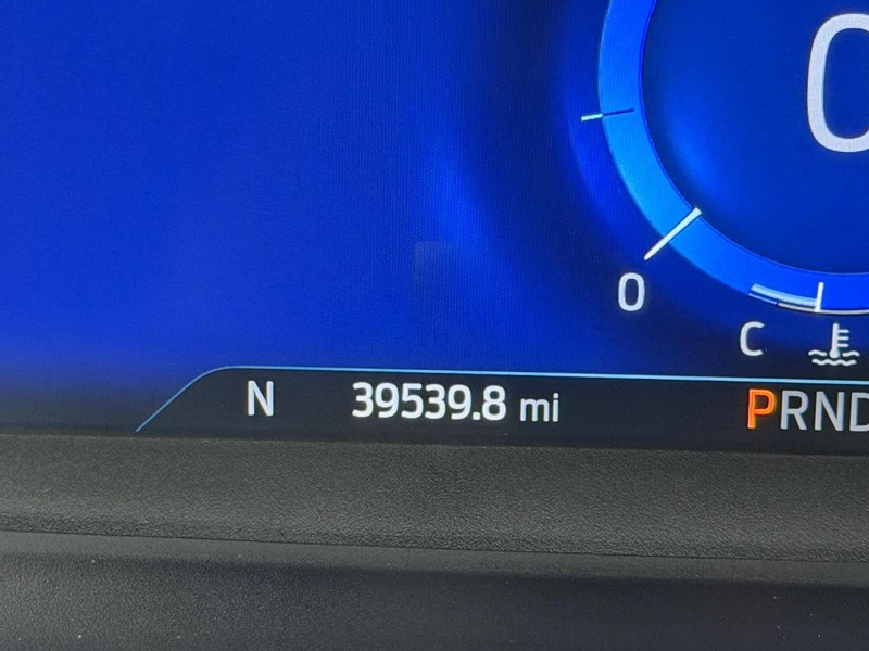 Ford Explorer Vehicle Full-screen Gallery Image 24