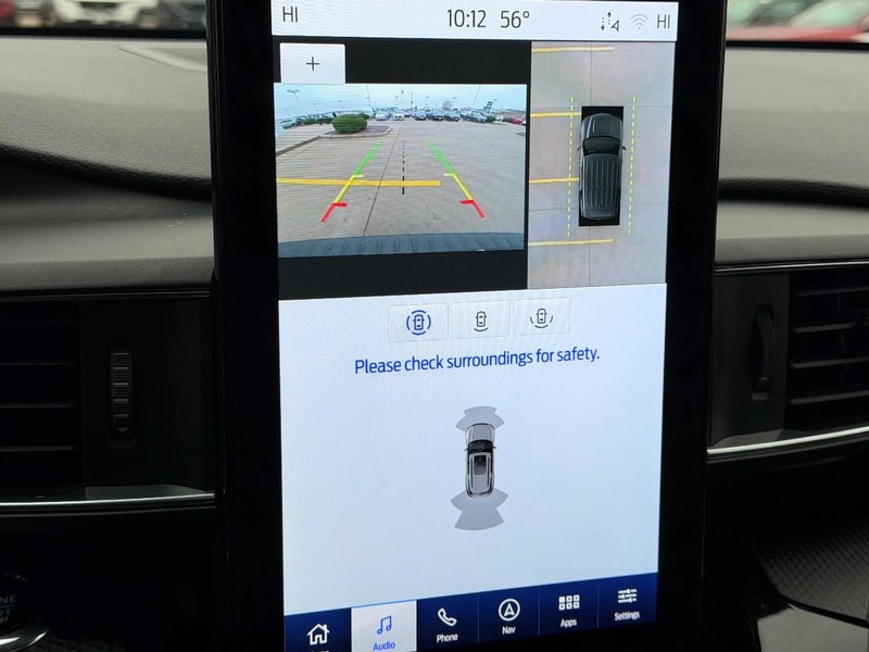 Ford Explorer Vehicle Full-screen Gallery Image 25