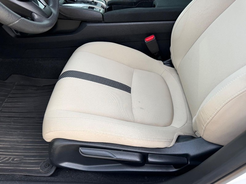 Honda Civic Sedan Vehicle Full-screen Gallery Image 18