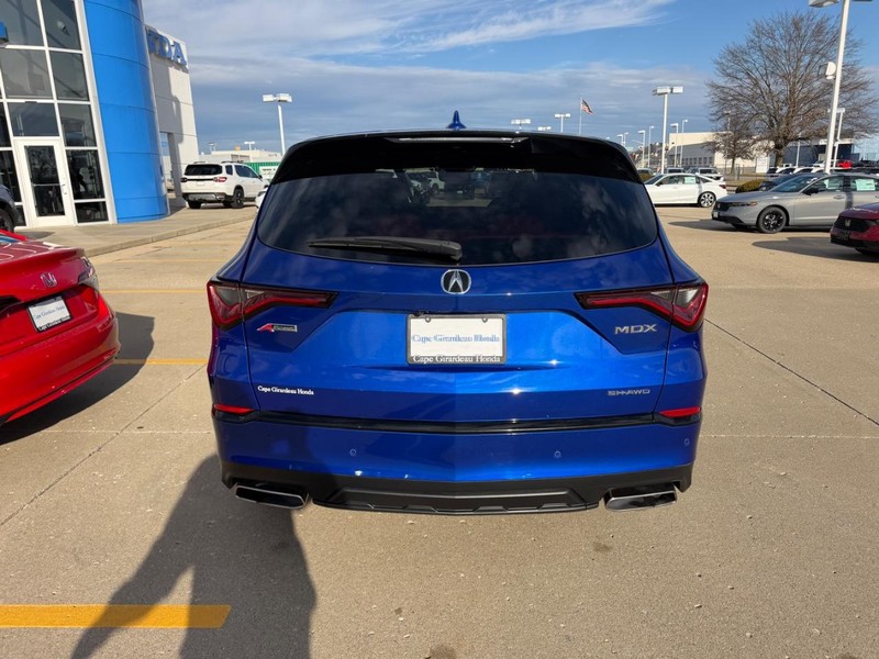 Acura MDX Vehicle Full-screen Gallery Image 03