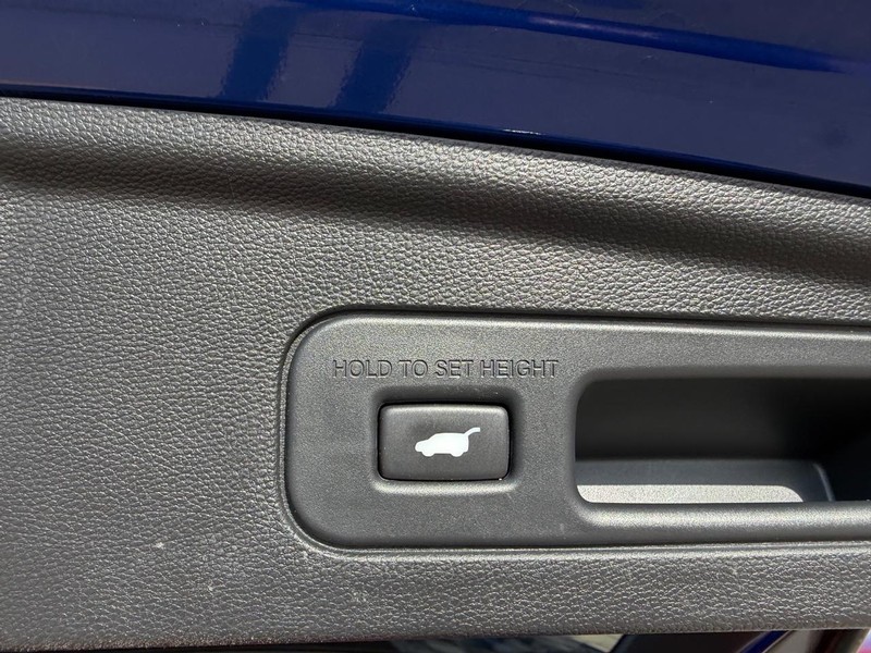 Acura MDX Vehicle Full-screen Gallery Image 05