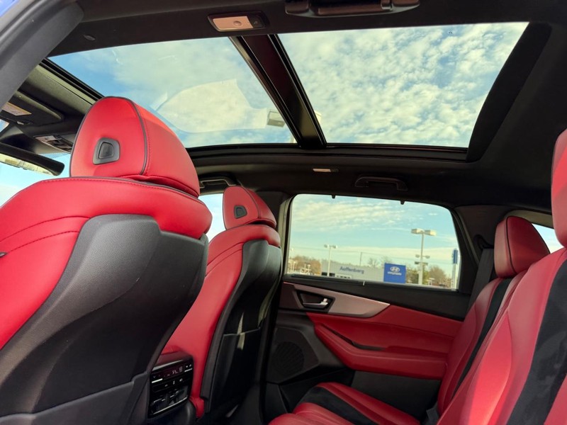 Acura MDX Vehicle Full-screen Gallery Image 11