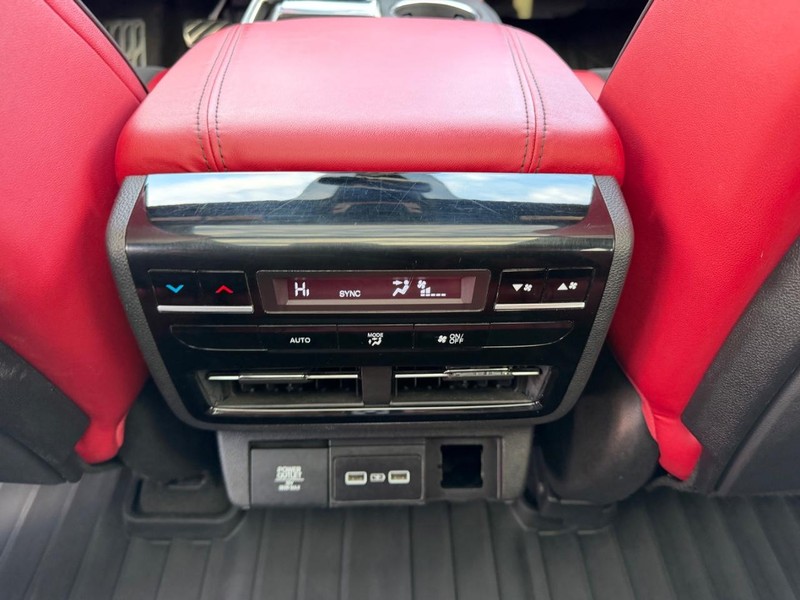 Acura MDX Vehicle Full-screen Gallery Image 12