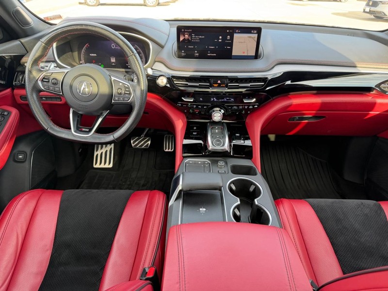 Acura MDX Vehicle Full-screen Gallery Image 13