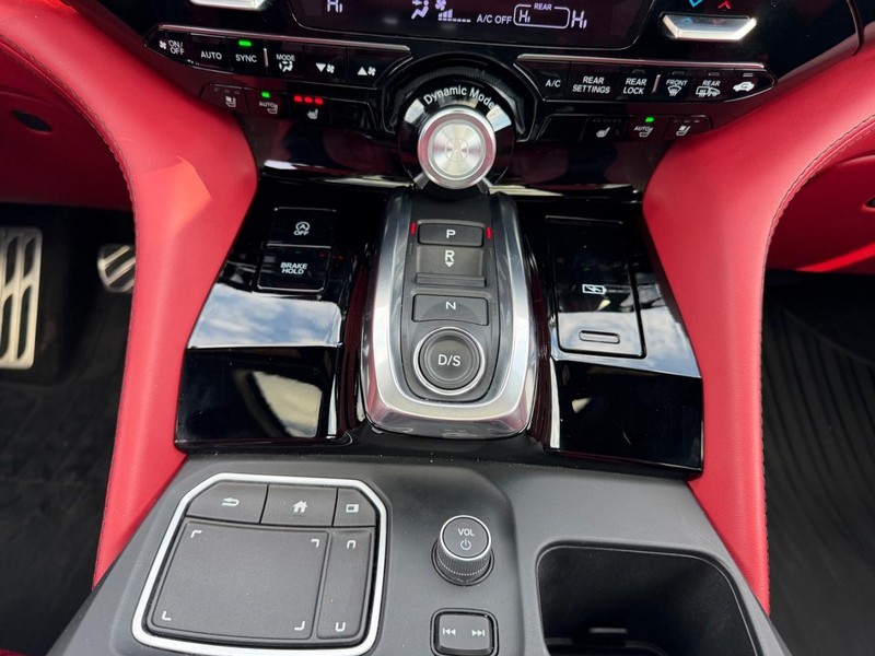 Acura MDX Vehicle Full-screen Gallery Image 19
