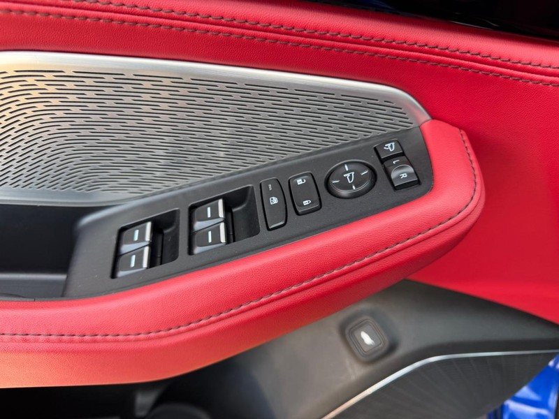 Acura MDX Vehicle Full-screen Gallery Image 21