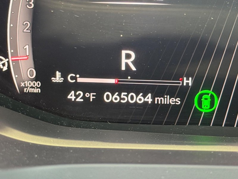 Acura MDX Vehicle Full-screen Gallery Image 24