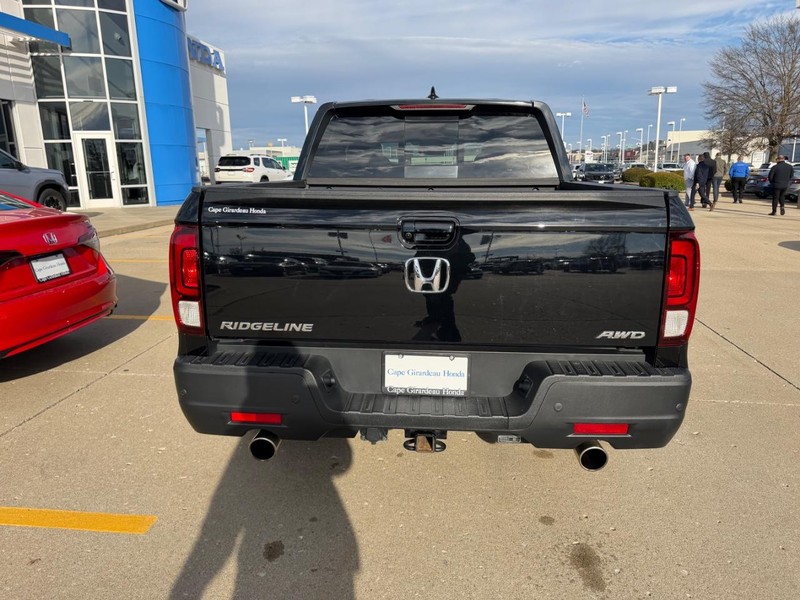 Honda Ridgeline Vehicle Full-screen Gallery Image 03