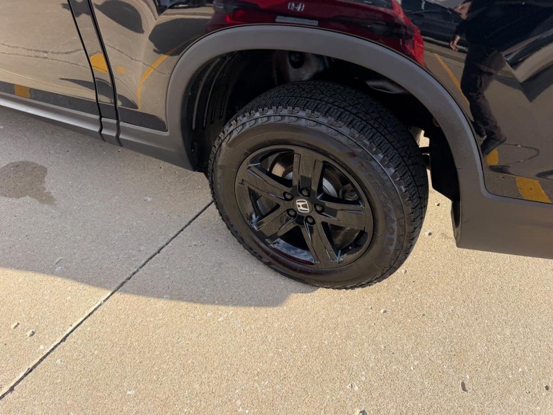 Honda Ridgeline Vehicle Full-screen Gallery Image 05