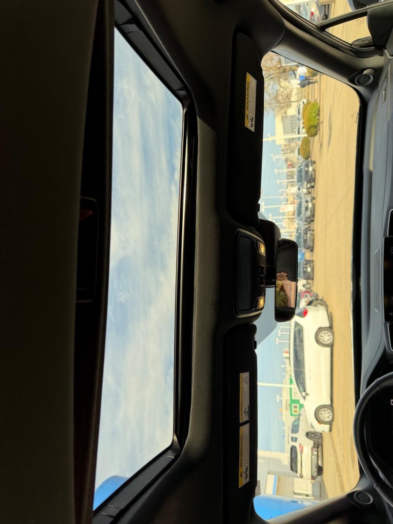 Honda Ridgeline Vehicle Full-screen Gallery Image 09