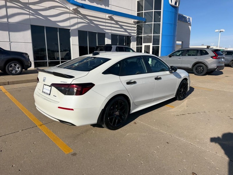 Honda Civic Sedan Hybrid Vehicle Full-screen Gallery Image 02