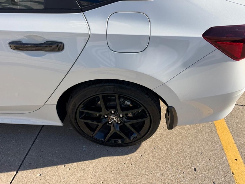 Honda Civic Sedan Hybrid Vehicle Full-screen Gallery Image 05