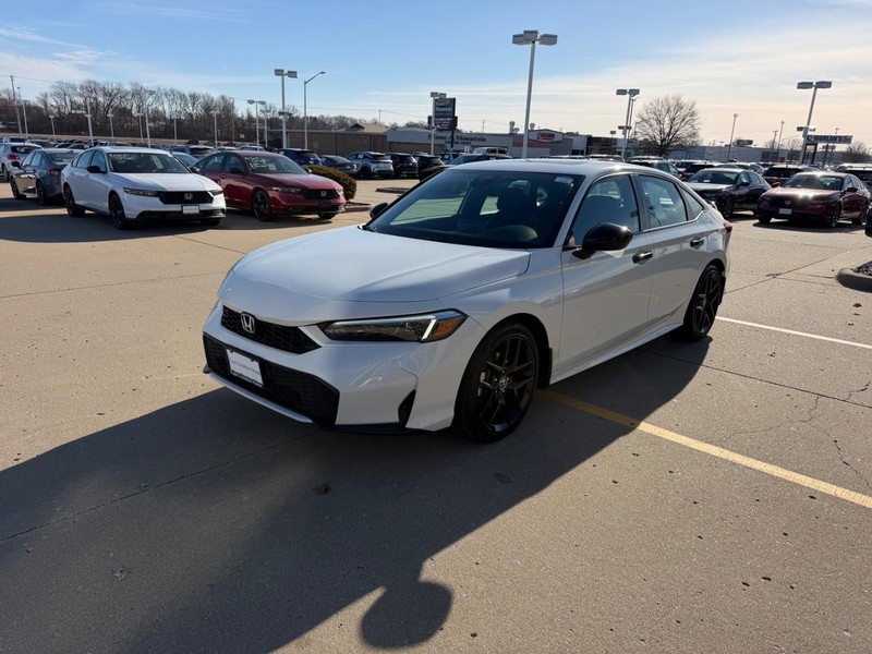 Honda Civic Sedan Hybrid Vehicle Full-screen Gallery Image 06