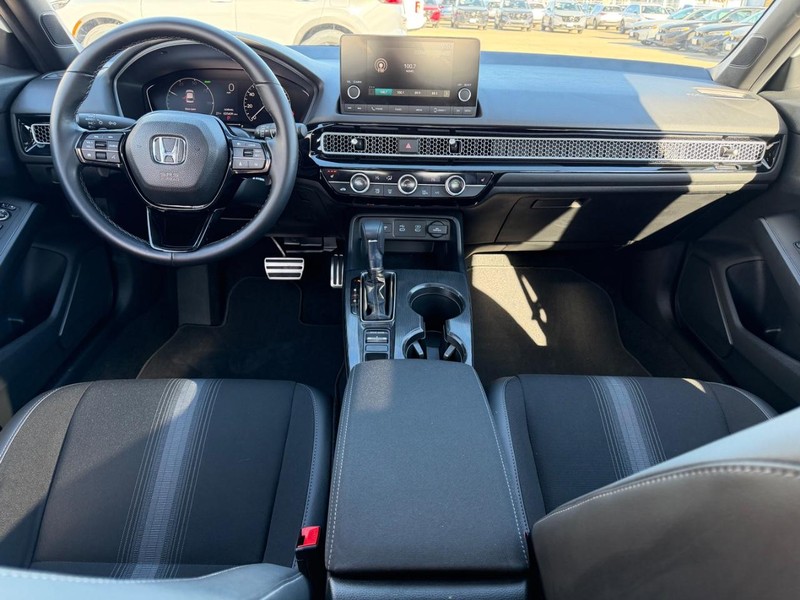 Honda Civic Sedan Hybrid Vehicle Full-screen Gallery Image 10